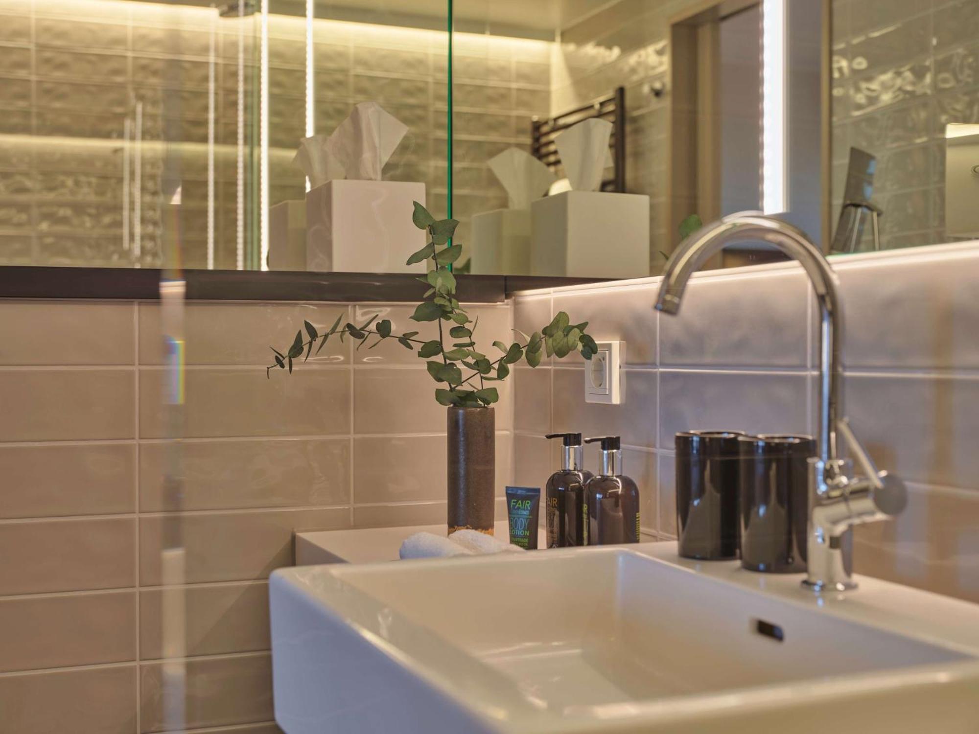 Adina Hotel 4*