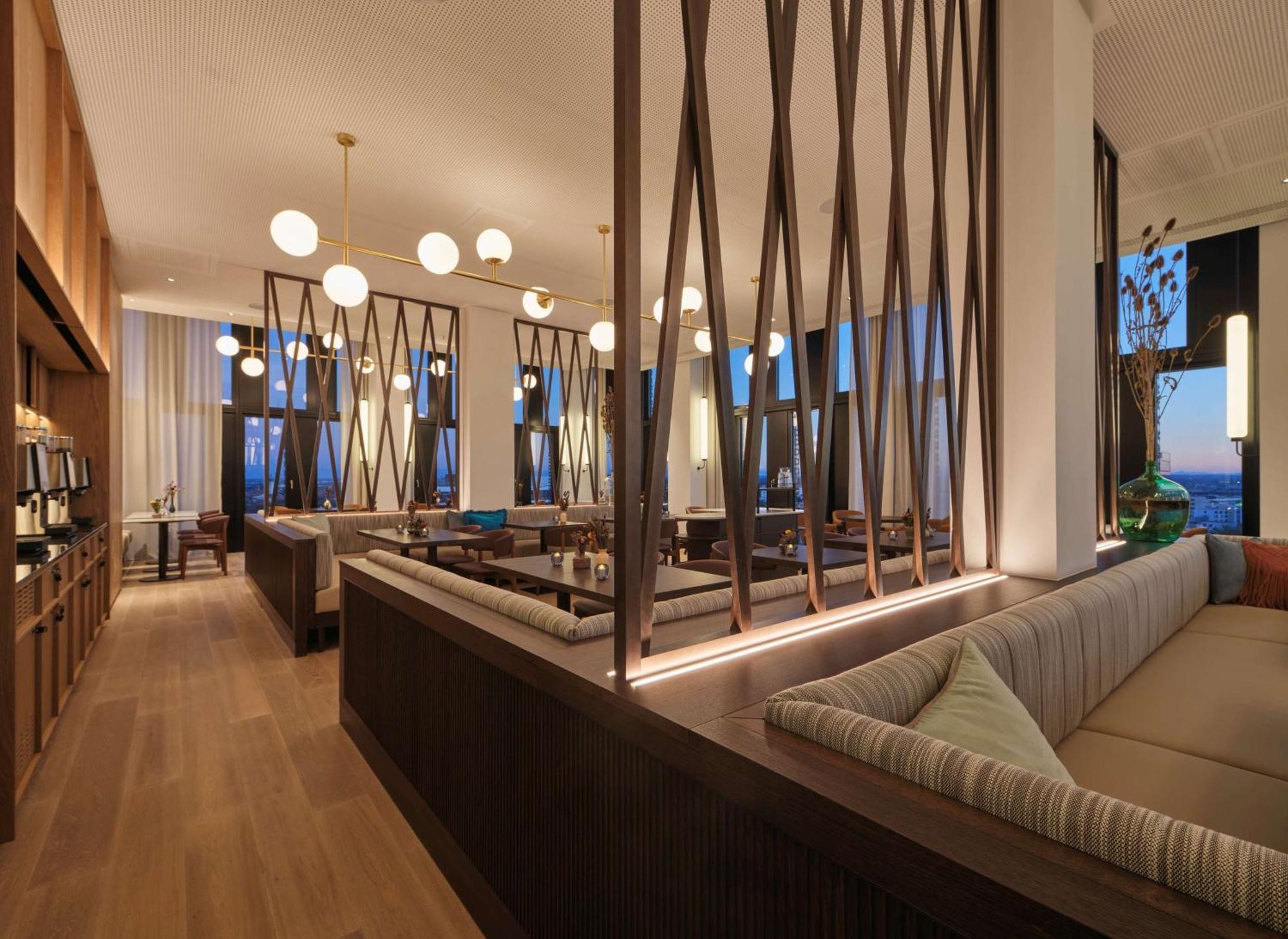 Hotel Adina