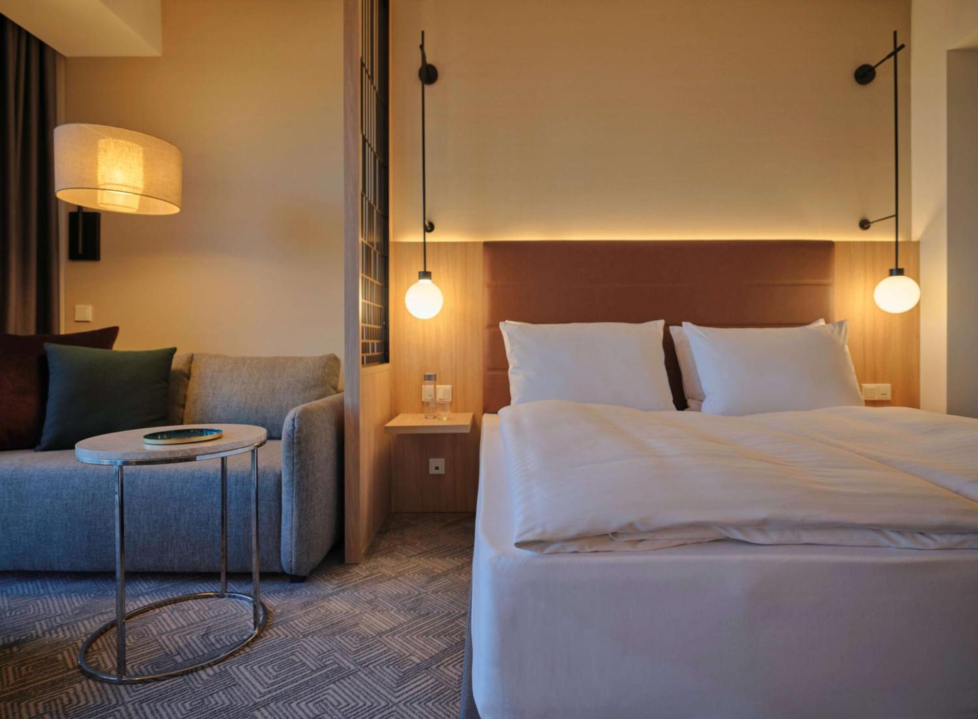 Adina Hotel 4*