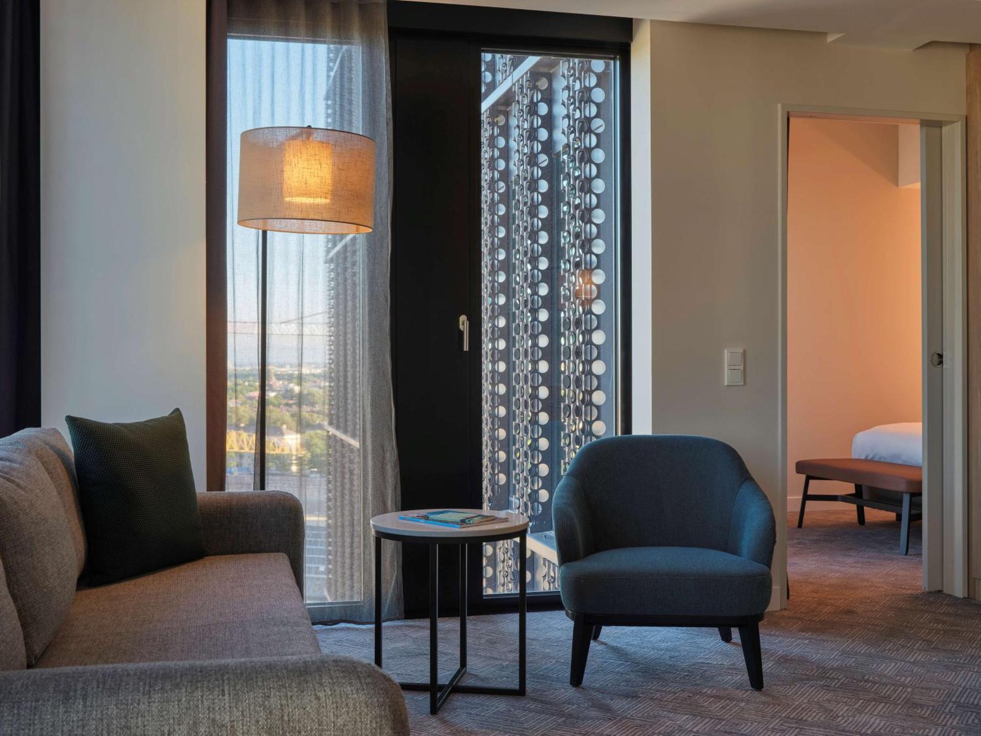 Adina Hotel 4*