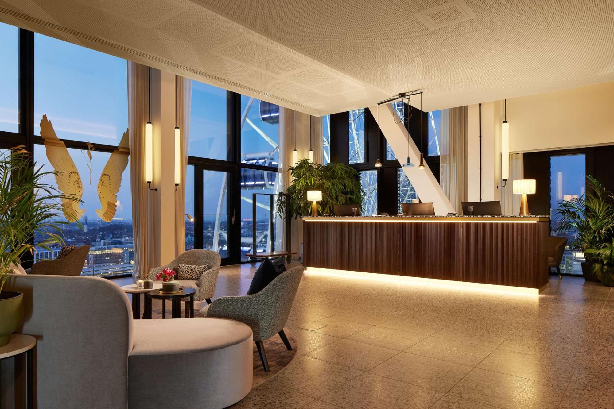 Adina Hotel 4*